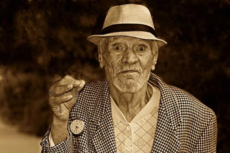 How to wear a pocket watch
